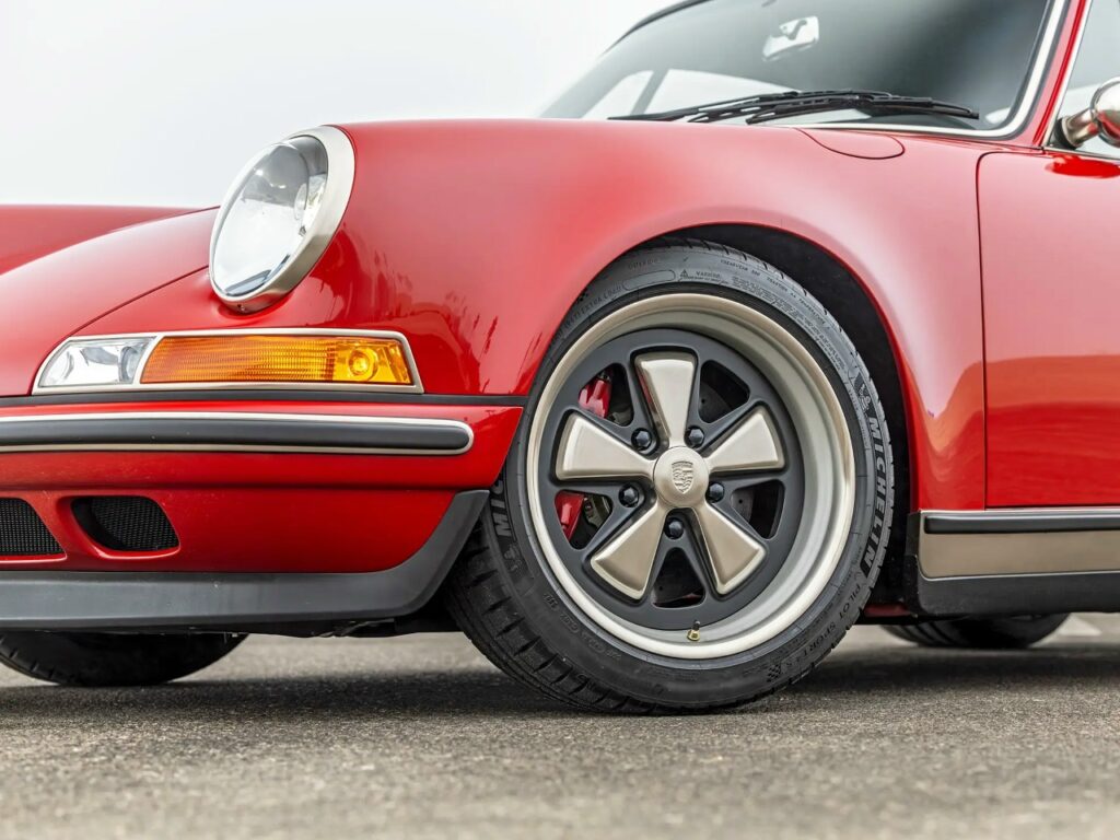 Аналитический обзор: Porsche 911 Reimagined Classic Study от Singer Vehicle Design