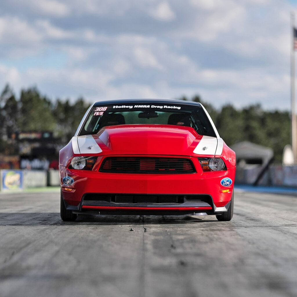 Ford Mustang Cobra Jet: легенда дрэг-рейсинга и его особенности