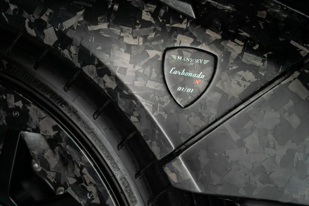 Эксклюзивный тюнинг Lamborghini Revuelto: анализ проекта Mansory Carbonado X