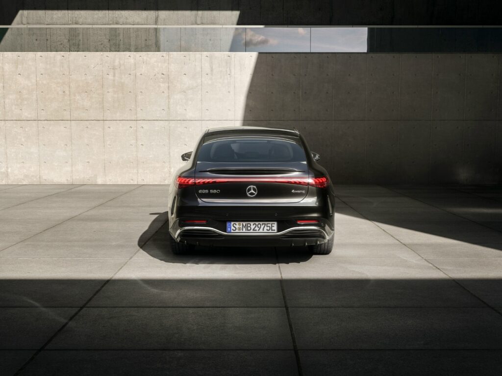 Mercedes-Benz EQS 580 4MATIC: премиальный электрический лифтбек нового поколения