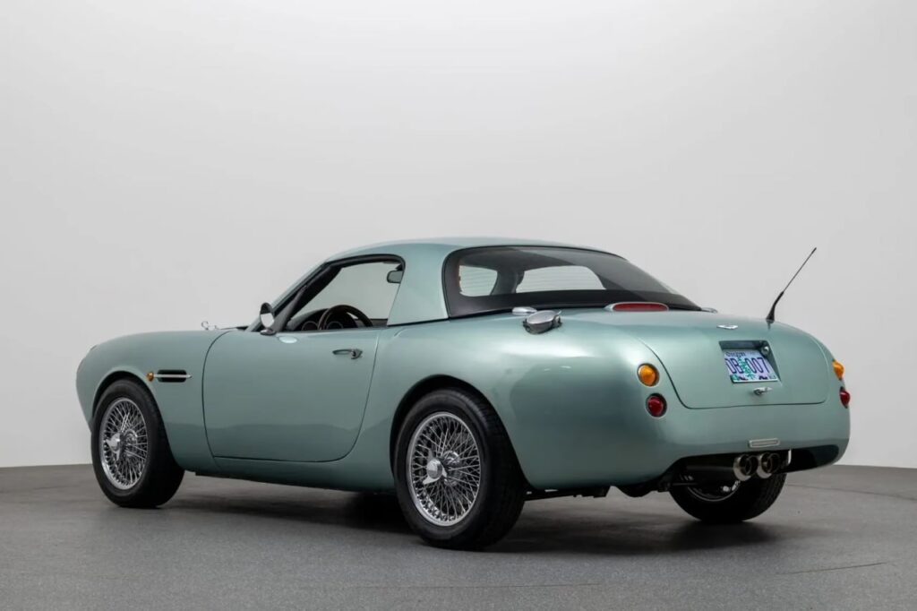 Mazda MX-5 в стиле ретро: необычный родстер с обликом Aston Martin выставлен на аукцион