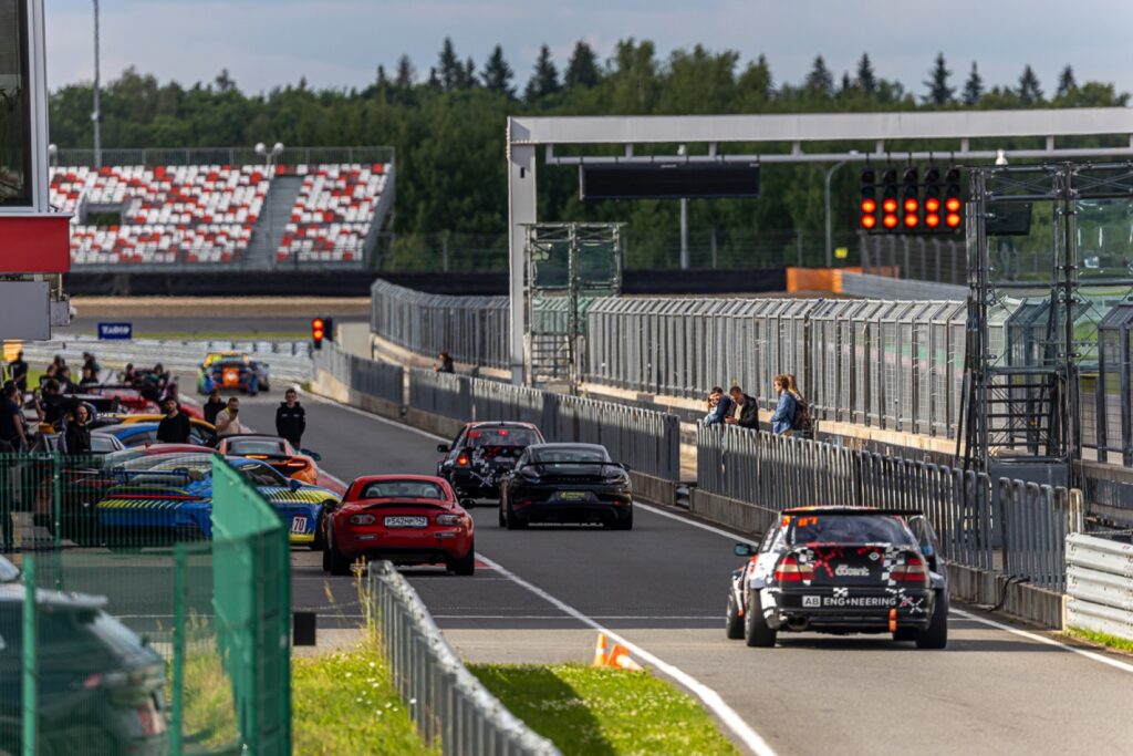 Экскурсии в боксы на Moscow Raceway: новый формат знакомства с автоспортом