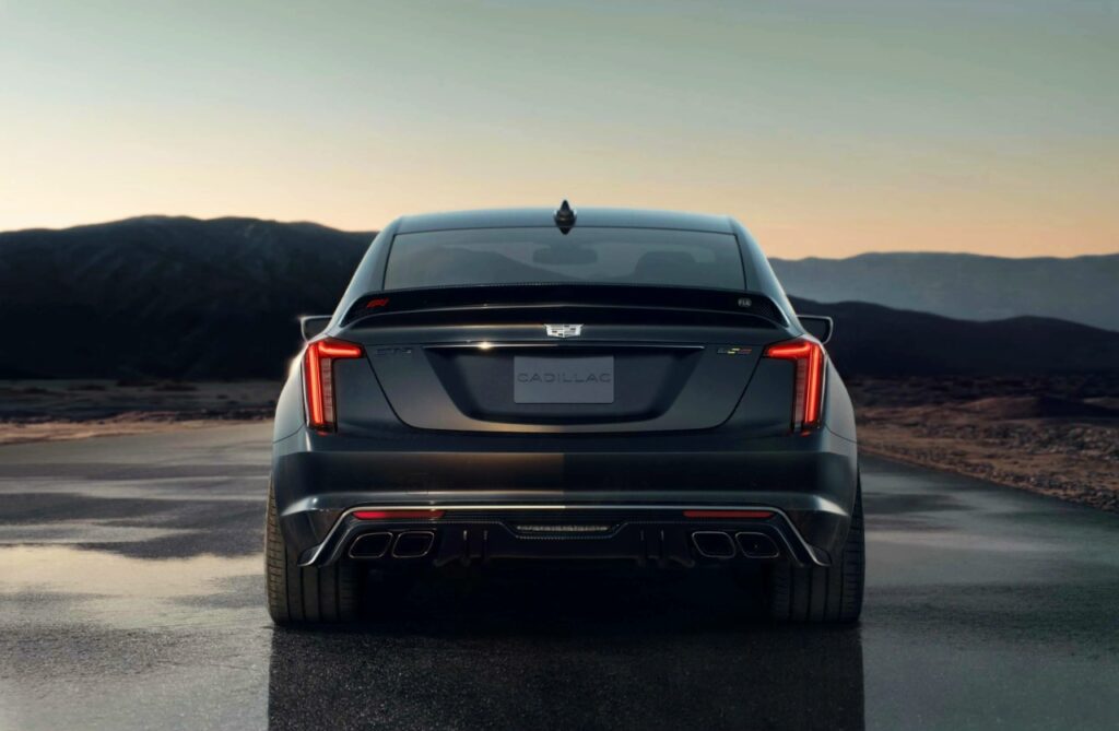 Cadillac CT5-V Blackwing F1 Collector Series: лимитированный спорткар для коллекционеров и энтузиастов