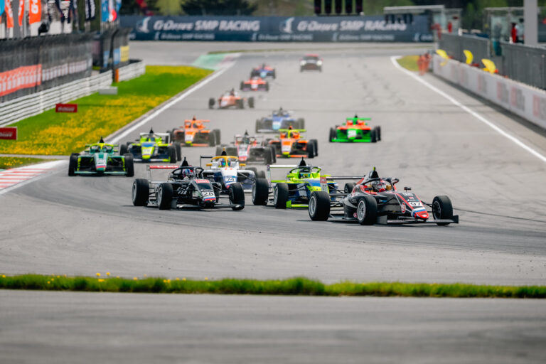 Аналитический обзор: Программа дня РСКГ и Формулы 4 на Moscow Raceway 16 мая