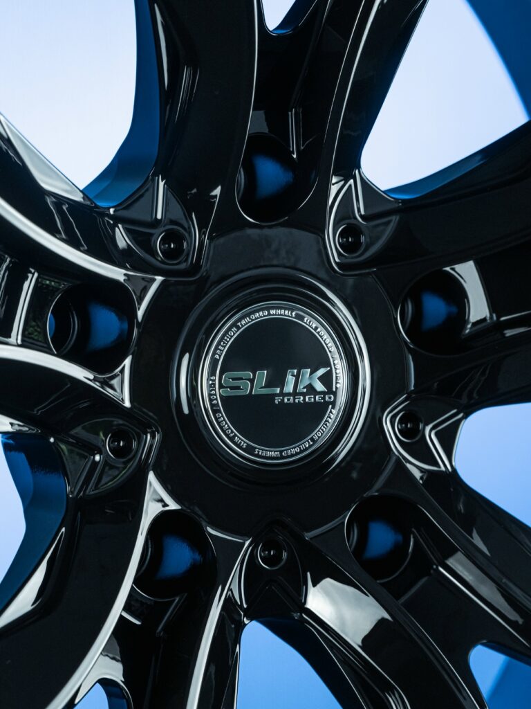 Кованые диски SLIK: особенности, преимущества и актуальные тенденции