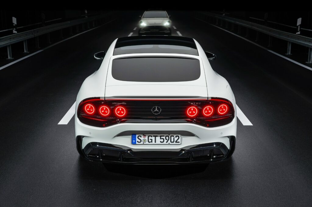 Mercedes-AMG GT 4-Door Coupe: новый флагман электромобилей с рекордной мощностью