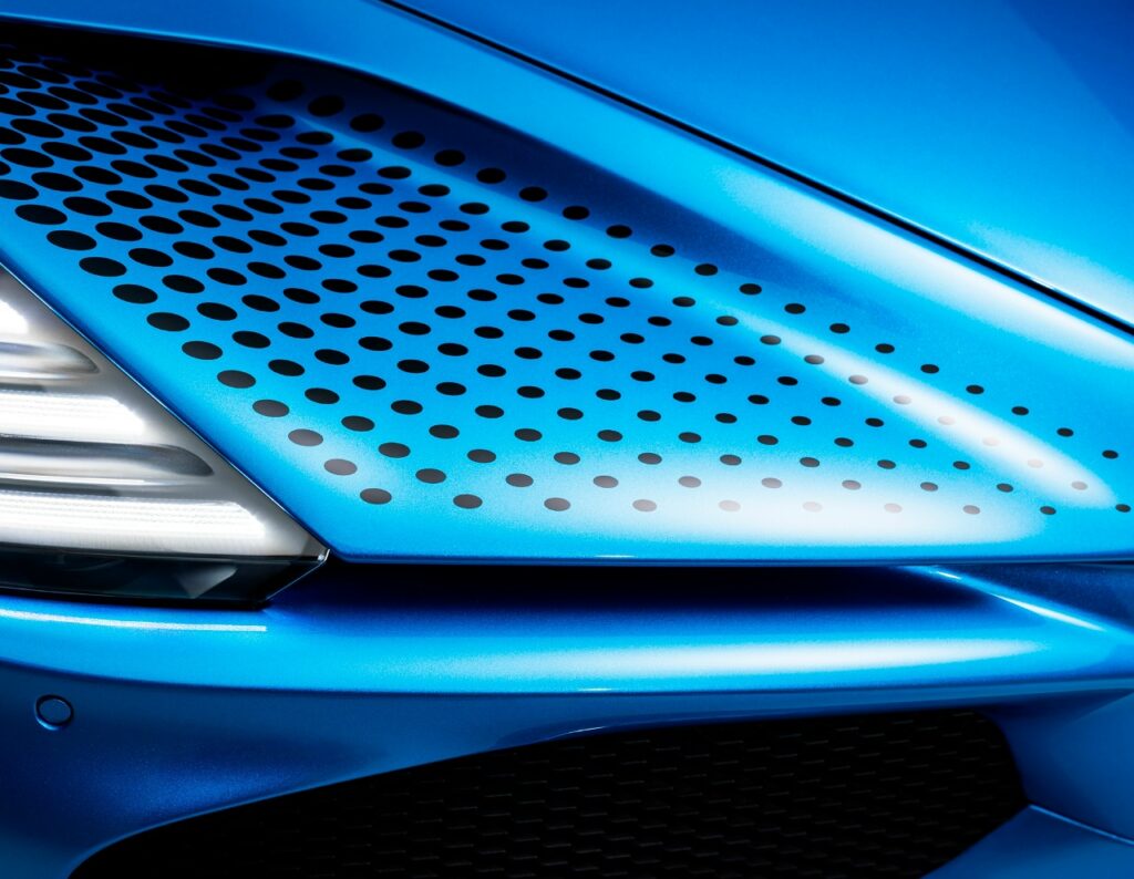 Bugatti завершила серию уникальных суперкаров для коллекционера Хези Шакеда