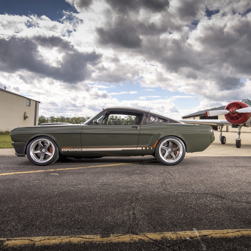 Рестомод Ford Mustang Fastback 1965 года с 959-сильным V8 от Ringbrothers и Wegner Motorsports