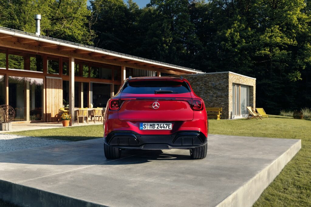 Представлено новое поколение компактного кроссовера Mercedes-Benz GLA на платформе MMA