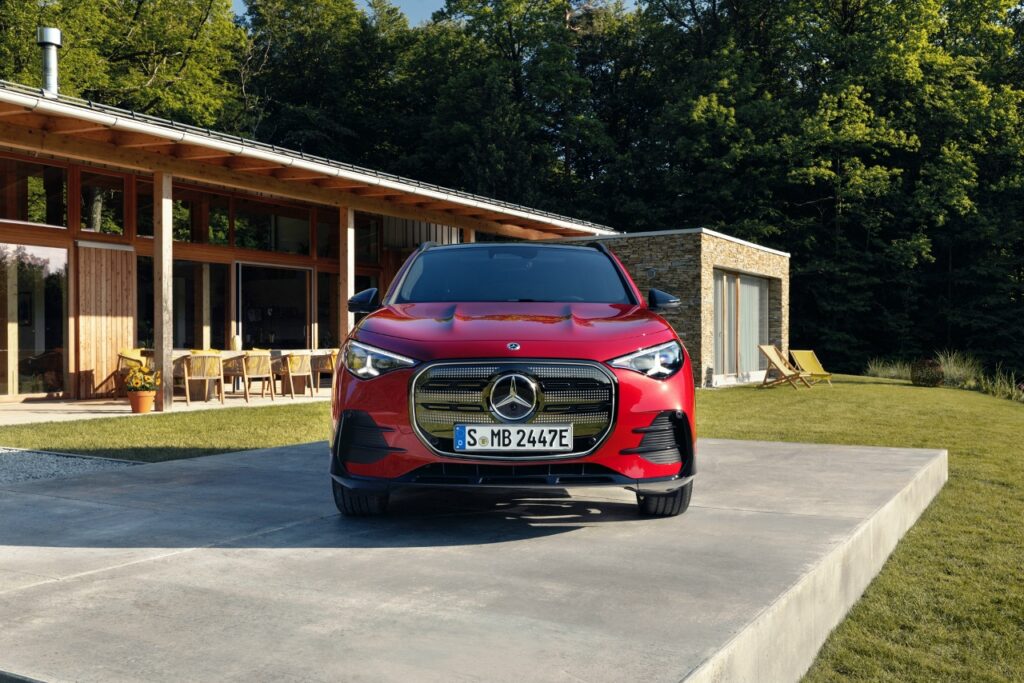Представлено новое поколение компактного кроссовера Mercedes-Benz GLA на платформе MMA