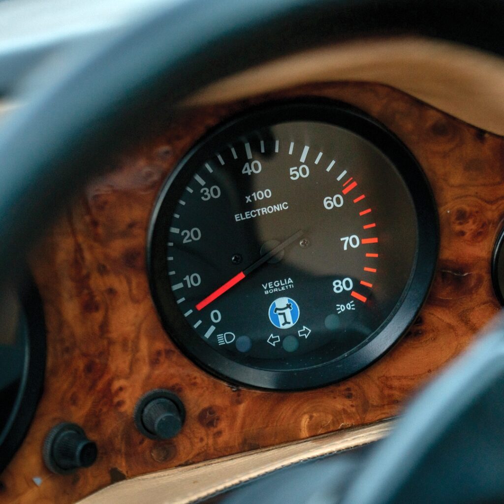 De Tomaso Pantera SI: Итальянский суперкар 90-х с уникальной историей и техническими характеристиками