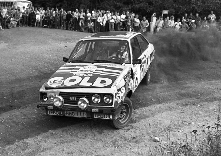 Исторический раллийный Ford Escort RS 2000 Mk.II на этапе чемпионата мира 1979 года в Финляндии