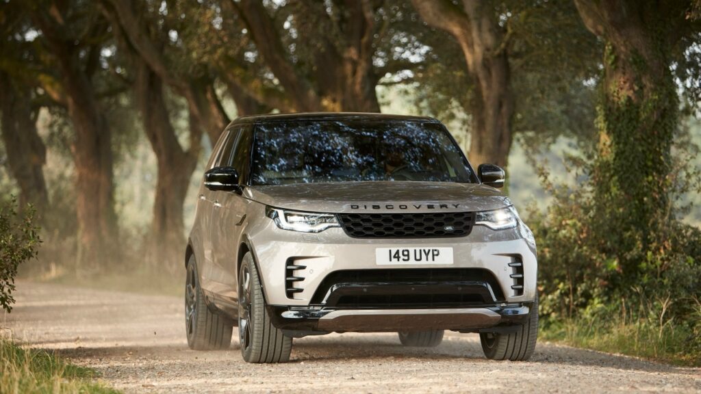 Land Rover отзывает более 15 тысяч Discovery из-за проблем с камерой заднего вида