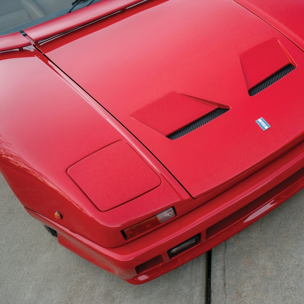 De Tomaso Pantera SI: Итальянский суперкар 90-х с уникальной историей и техническими характеристиками