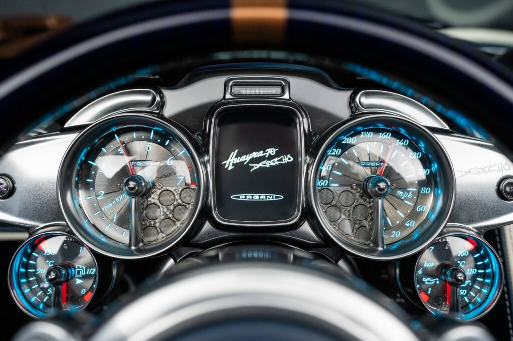 Аналитический обзор: Эксклюзивный Pagani Huayra 70 Derecho с задним приводом и механикой