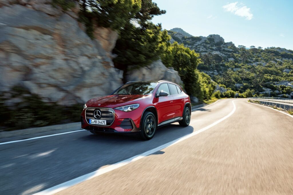 Представлено новое поколение компактного кроссовера Mercedes-Benz GLA на платформе MMA