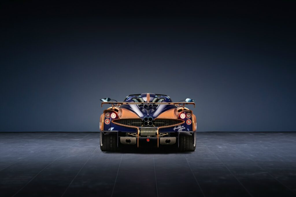Аналитический обзор: Эксклюзивный Pagani Huayra 70 Derecho с задним приводом и механикой