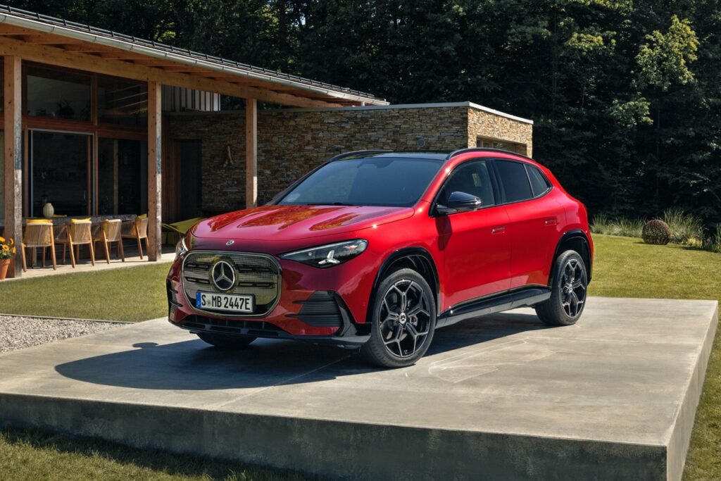 Представлено новое поколение компактного кроссовера Mercedes-Benz GLA на платформе MMA