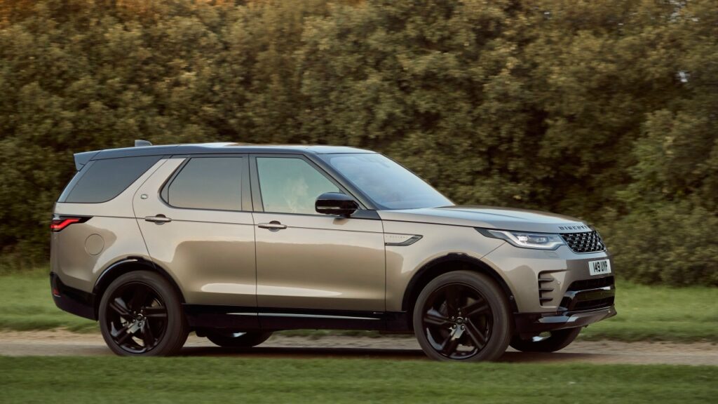 Land Rover отзывает более 15 тысяч Discovery из-за проблем с камерой заднего вида