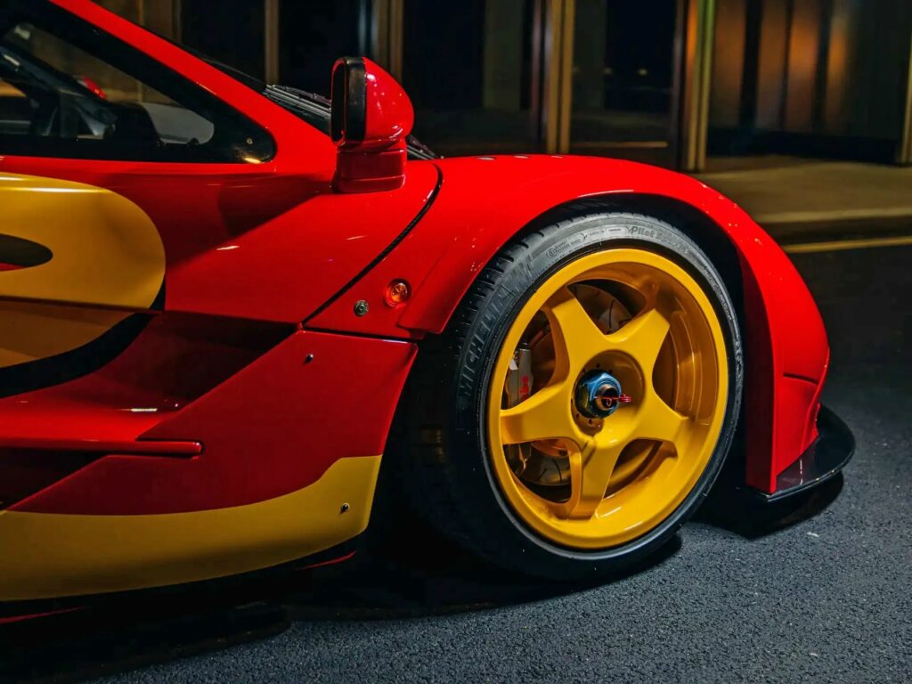 McLaren F1 GTR с номером шасси 10R: уникальный гоночный автомобиль на аукционе RM Sotheby’s в Монтерее 2026