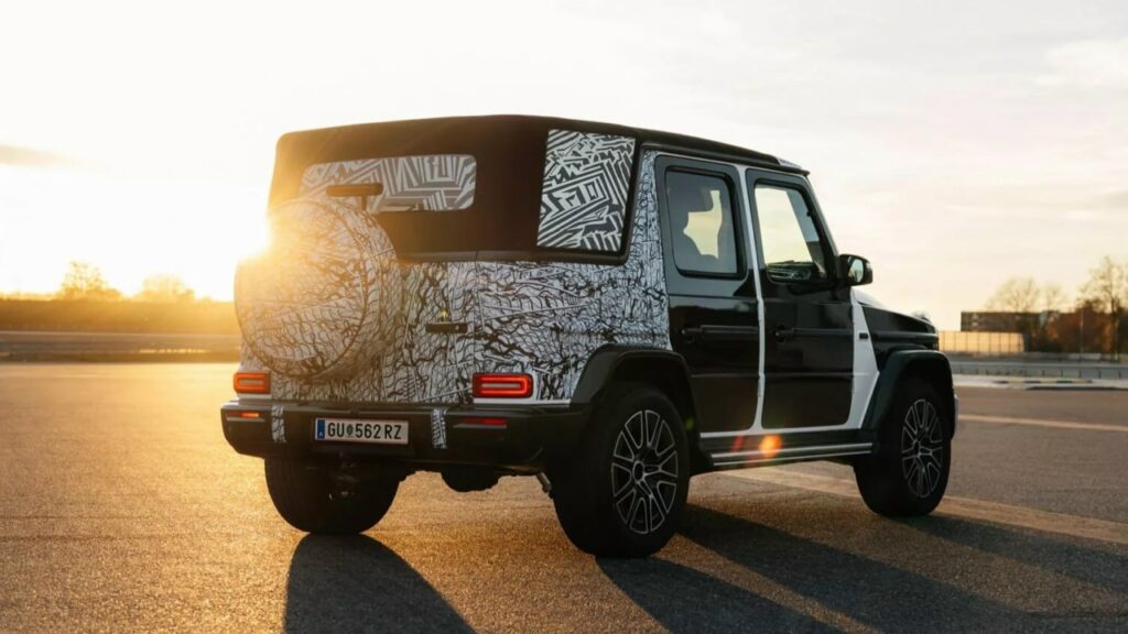 Mercedes-AMG представил уникальный G-Class Cabrio с мягкой крышей и мощным мотором