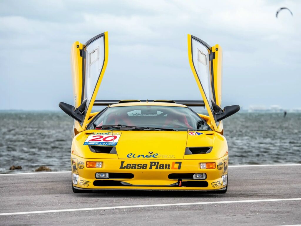 Lamborghini Diablo SV-R 1996: История первого заводского гоночного автомобиля Lamborghini