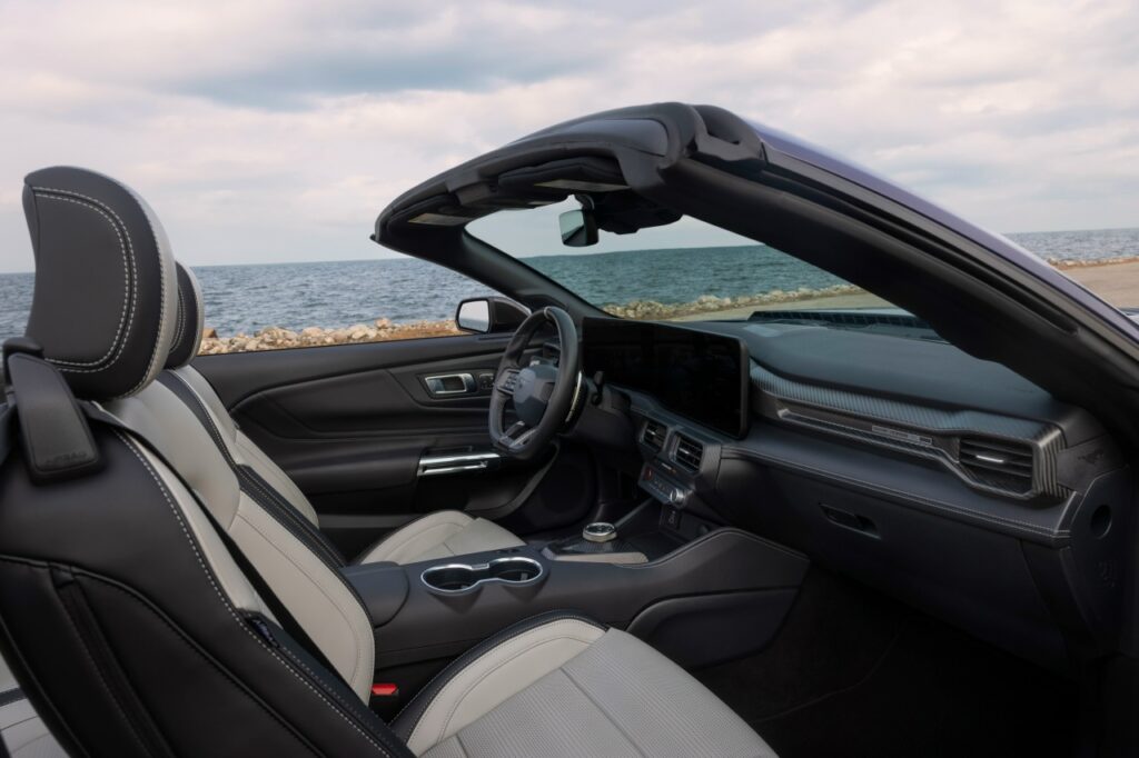 Ford Mustang Dark Horse SC: самый мощный кабриолет в истории бренда с акцентом на комфорт