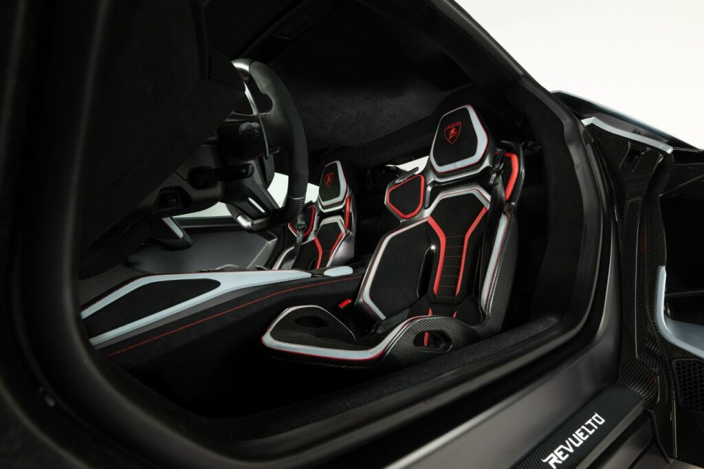 Lamborghini Revuelto SV: новый эталон мощности и скорости в мире суперкаров