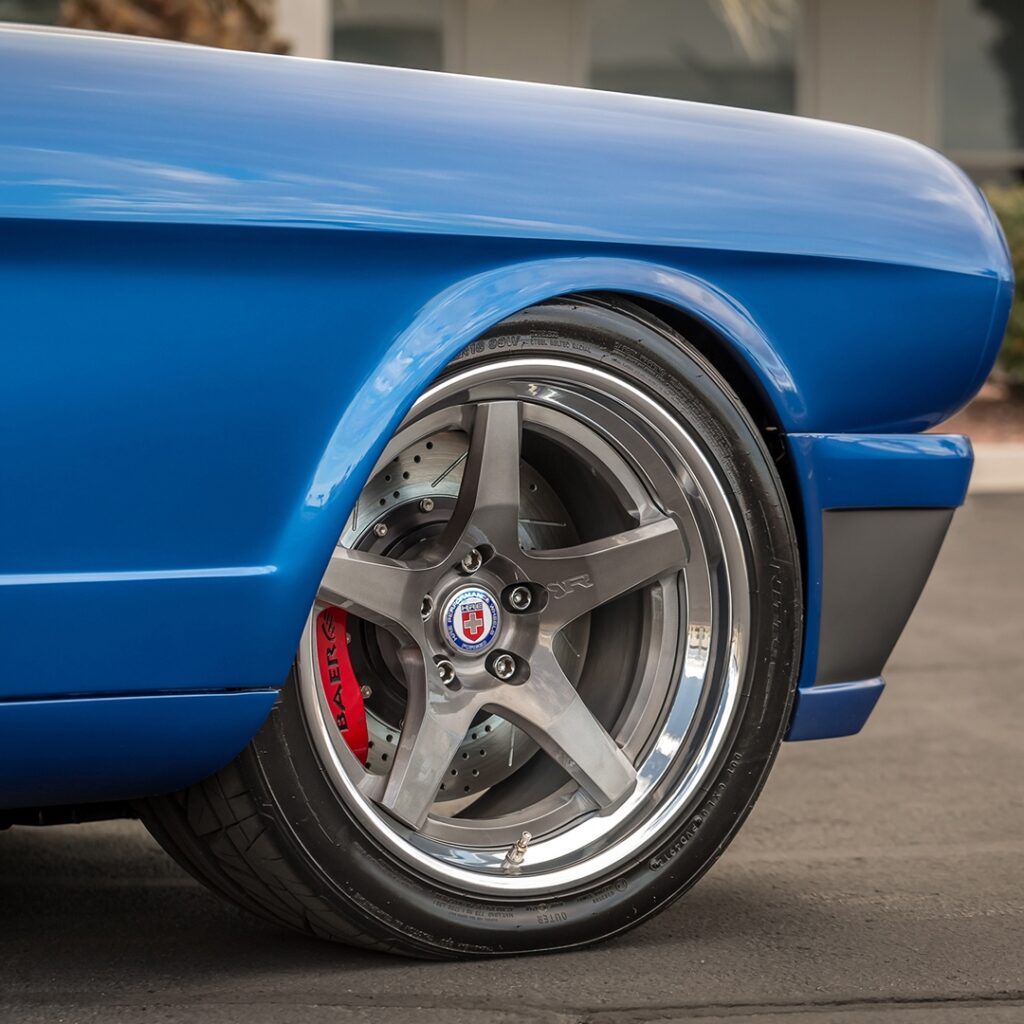 Аналитический обзор: тюнинг Ford Mustang Convertible 1965 года от Ringbrothers с современным V8