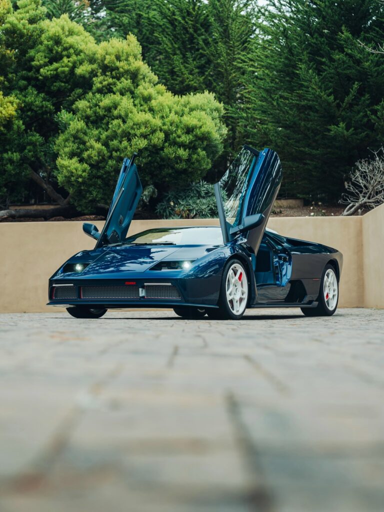 Eccentrica Cars выводит рестомод Lamborghini Diablo V12 на новый уровень: обзор проекта Eccentrica V12 Roadster HK Collection