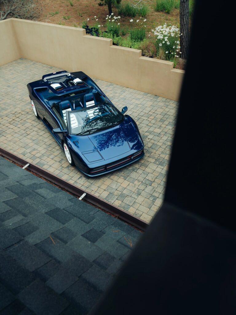 Eccentrica Cars выводит рестомод Lamborghini Diablo V12 на новый уровень: обзор проекта Eccentrica V12 Roadster HK Collection