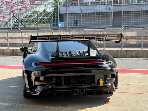 Обслуживание гоночного автомобиля после этапа Porsche Cup: опыт и особенности