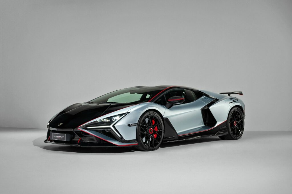 Lamborghini Revuelto SV: новый эталон мощности и скорости в мире суперкаров