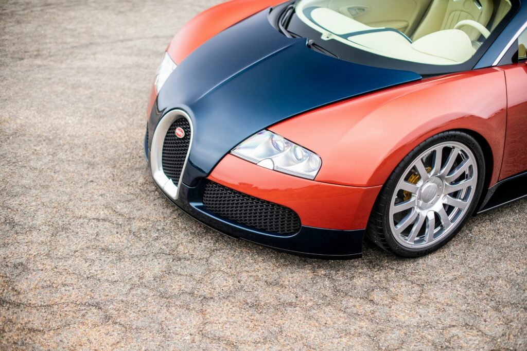 Заводская реставрация Bugatti Veyron: уникальный проект «20 Years by La Maison Pur Sang»