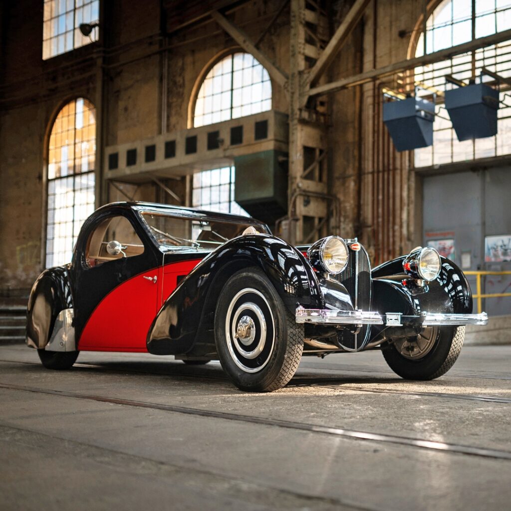 Bugatti Type 57S Atalante Roll Back: История первого суперкара с компрессорным 8-цилиндровым двигателем 1935 года