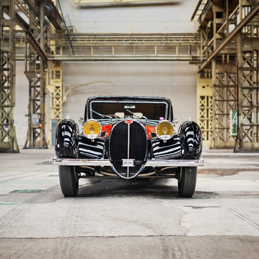 Bugatti Type 57S Atalante Roll Back: История первого суперкара с компрессорным 8-цилиндровым двигателем 1935 года