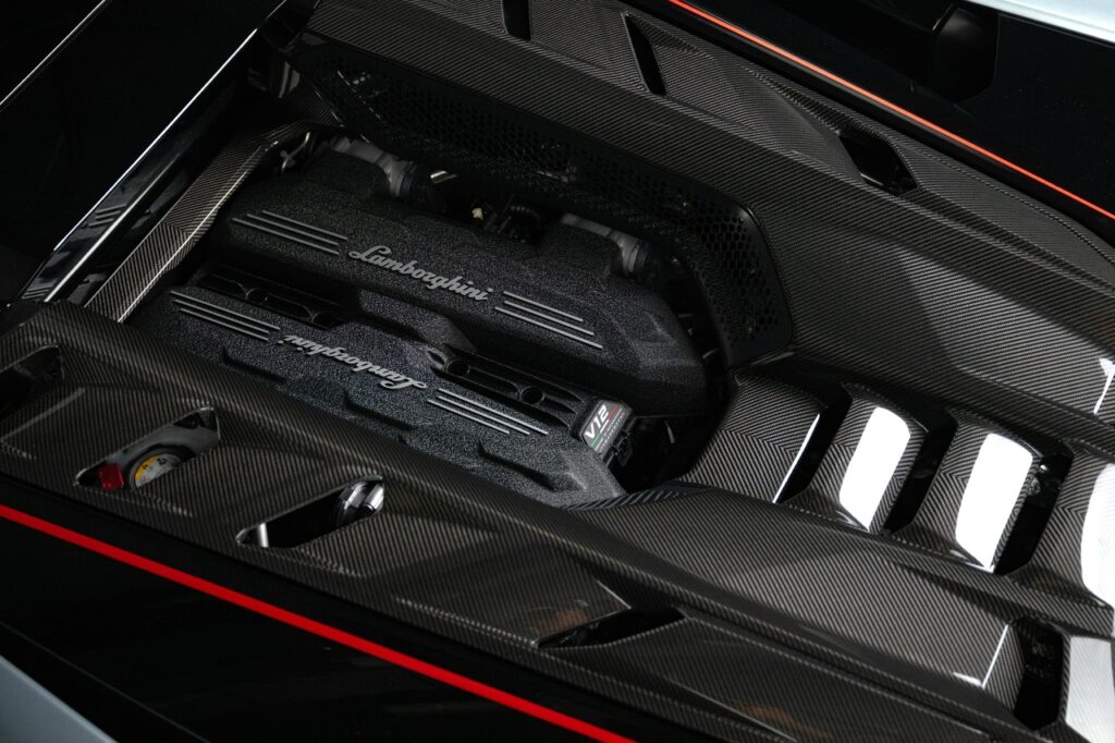 Lamborghini Revuelto SV: новый эталон мощности и скорости в мире суперкаров