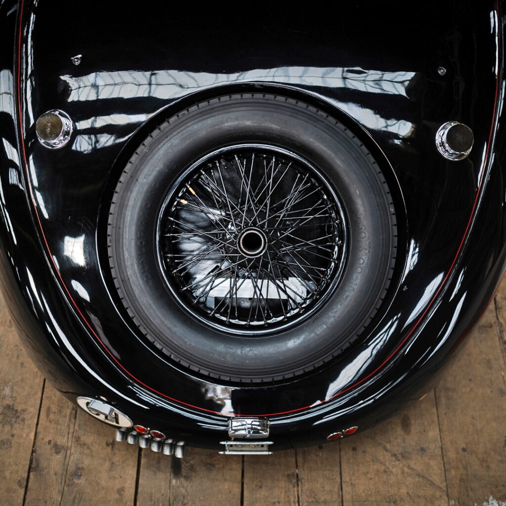 Bugatti Type 57S Atalante Roll Back: История первого суперкара с компрессорным 8-цилиндровым двигателем 1935 года