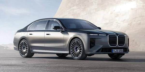 BMW анонсирует масштабное обновление модельного ряда и более десяти новых моделей к 2027 году