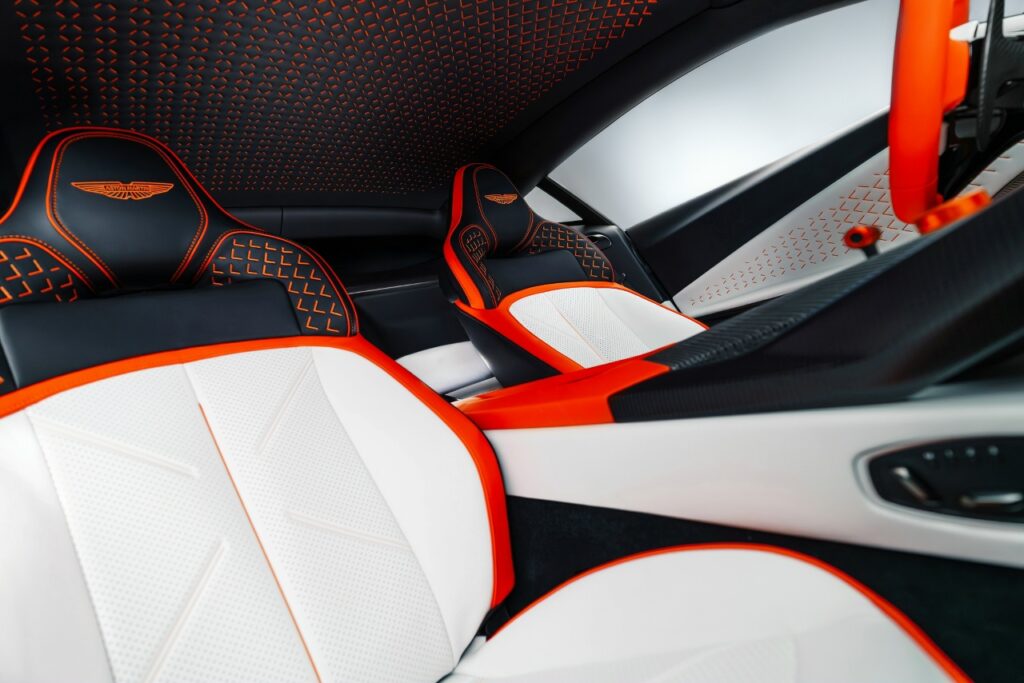 Aston Martin Valen: новый рубеж в мире переднемоторных суперкаров