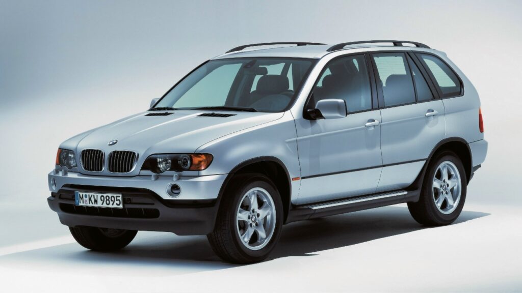 BMW X5 E53 с двигателем V10 от M5 и механической коробкой: редкий проект совместно с Kith