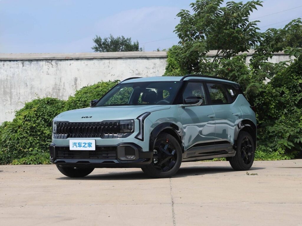 Обзор нового Kia Seltos для Китая: инновационный 27-дюймовый дисплей и современные технологии