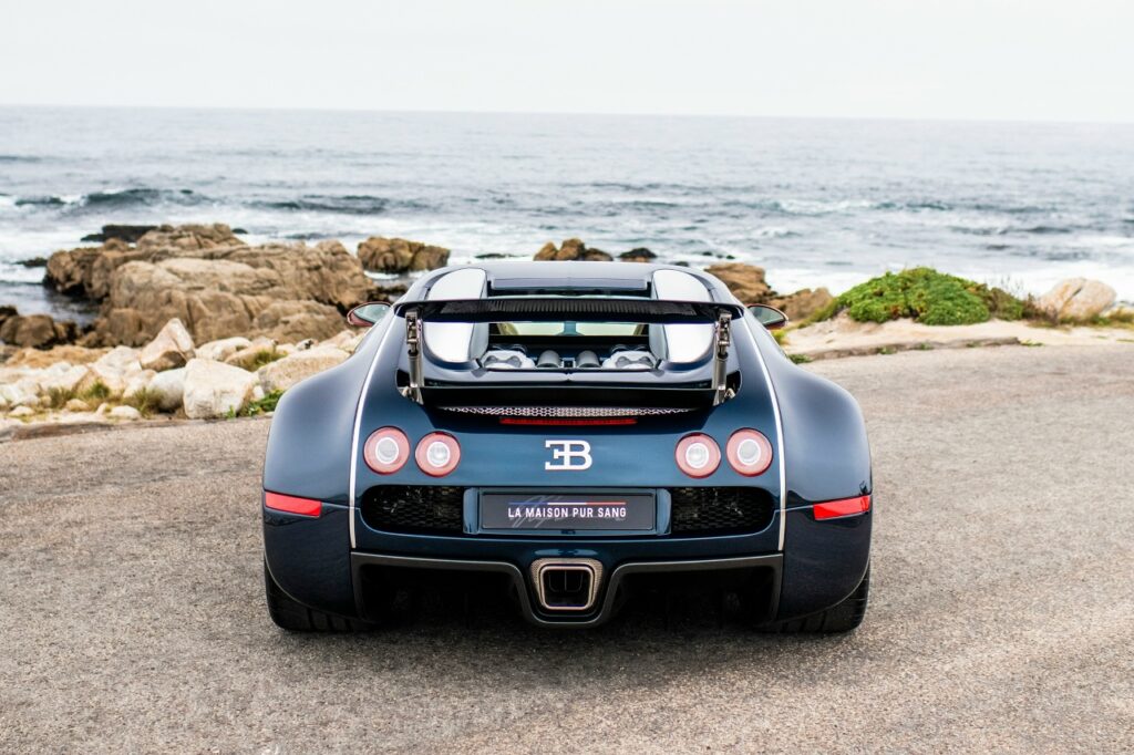 Заводская реставрация Bugatti Veyron: уникальный проект «20 Years by La Maison Pur Sang»