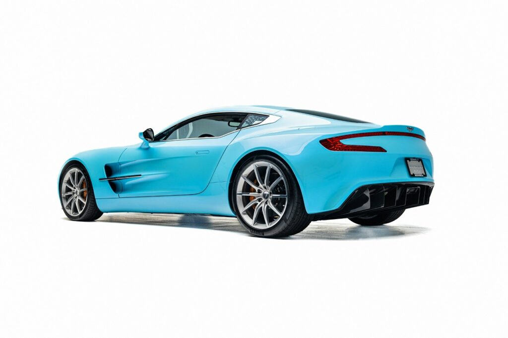 Aston Martin One-77: Аналитика легендарного суперкара 2009 года