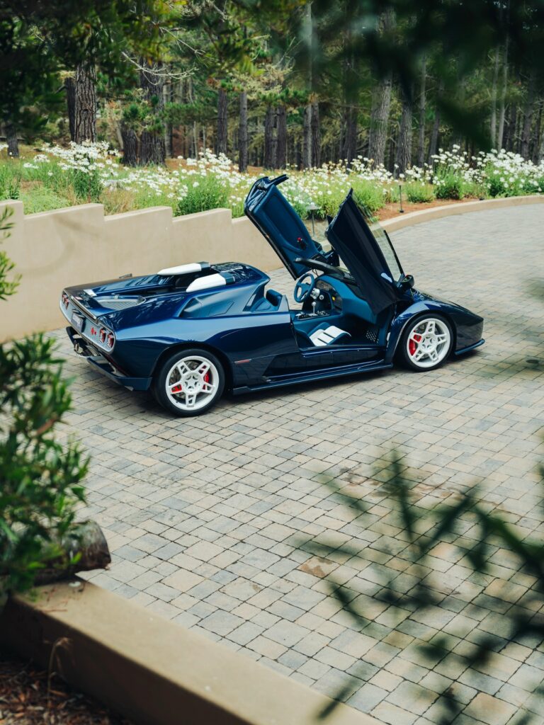 Eccentrica Cars выводит рестомод Lamborghini Diablo V12 на новый уровень: обзор проекта Eccentrica V12 Roadster HK Collection