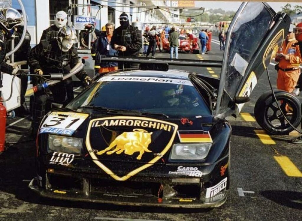 Исторический этап чемпионата FIA GT в Эшториле: Ли Каннингэм и Lamborghini Diablo GTR в 2002 году