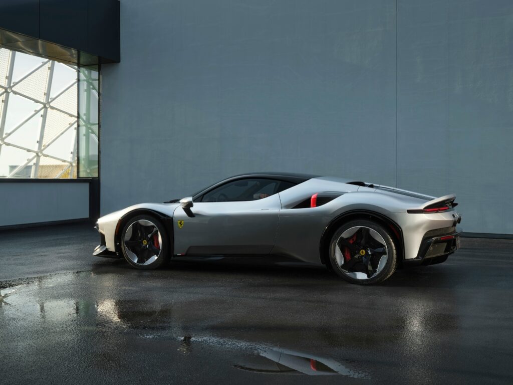 Ferrari CZ26 — эксклюзивный суперкар с уникальным дизайном и инновационными технологиями