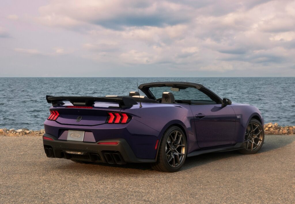 Ford Mustang Dark Horse SC: самый мощный кабриолет в истории бренда с акцентом на комфорт