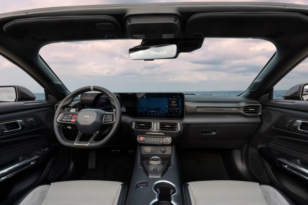 Ford Mustang Dark Horse SC: самый мощный кабриолет в истории бренда с акцентом на комфорт