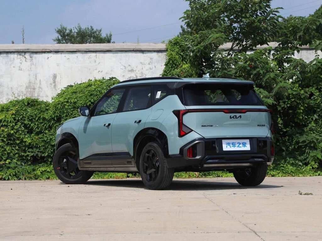 Обзор нового Kia Seltos для Китая: инновационный 27-дюймовый дисплей и современные технологии